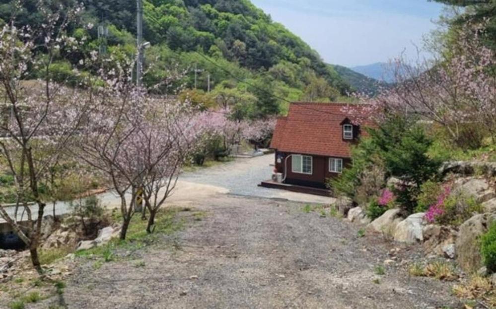 Yanggu Byeolha Pension Exterior foto